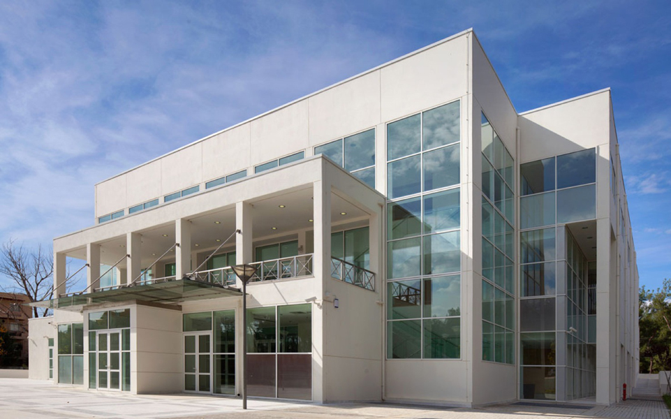 το-μέγαρο-της-κομοτηνής-ανάβει-τις-μ-2121552