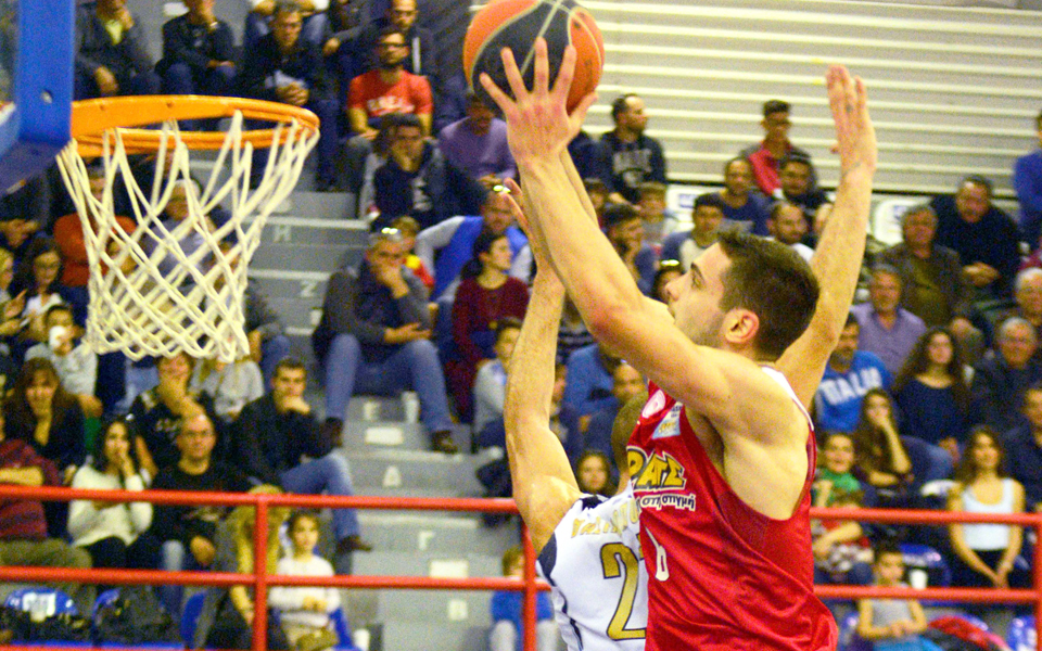 φουντώνει-η-μάχη-για-την-παραμονή-κα-2123368