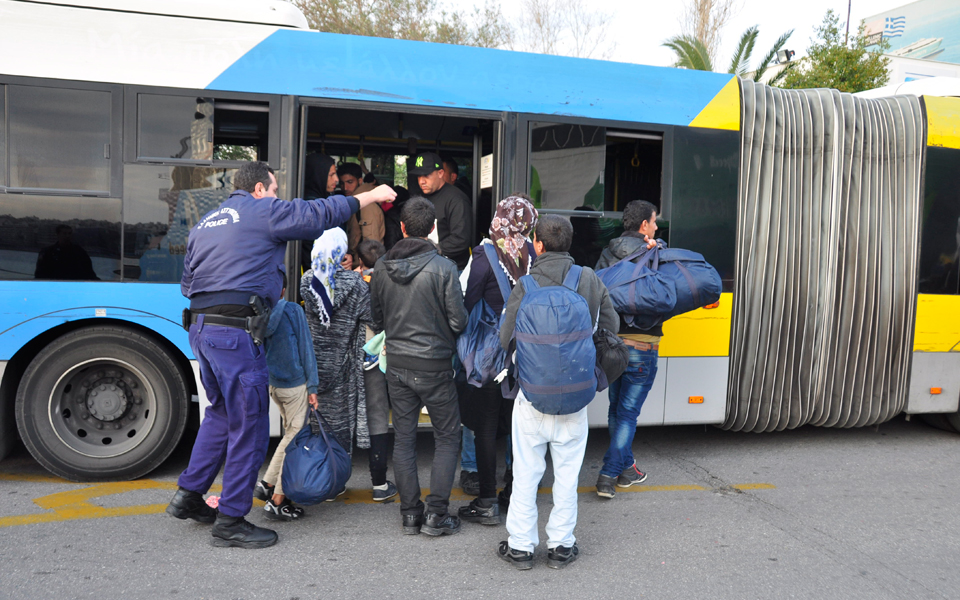 χιλιάδες-πρόσφυγες-και-μετανάστες-ε-2123349