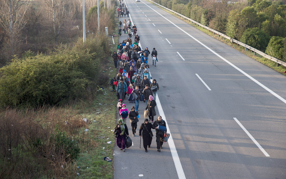 εγκλωβισμένοι-12-000-πρόσφυγες-2123483