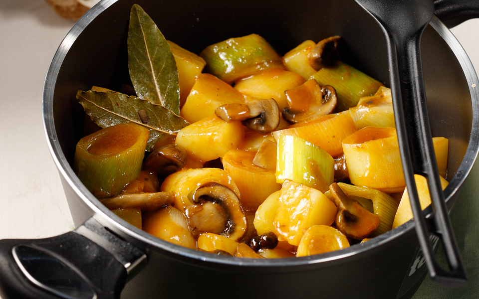 πράσα-γιαχνί-με-μανιτάρια-και-πατάτες-2120605