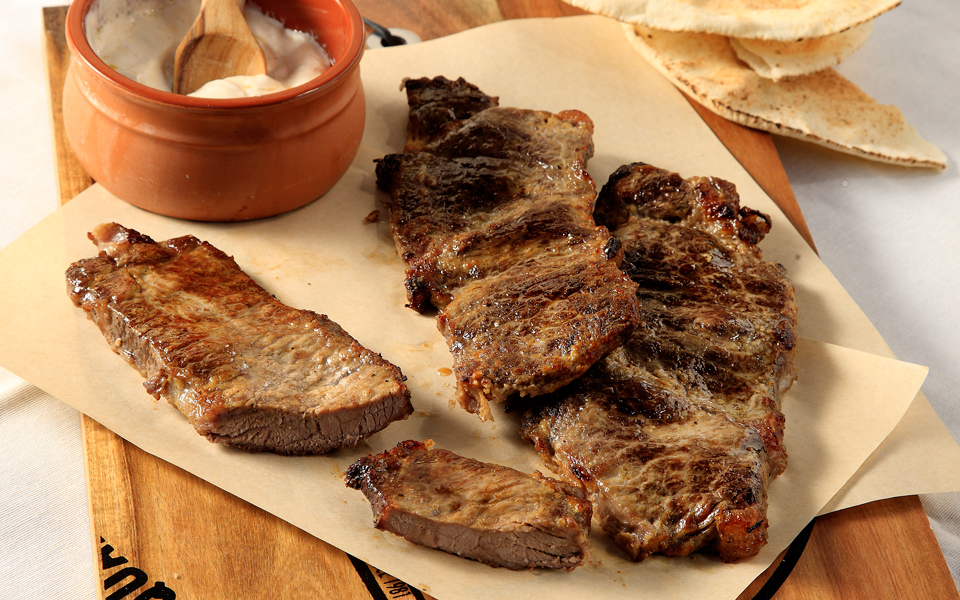 ζουμερές-μοσχαρίσιες-μπριζόλες-με-γι-2122556