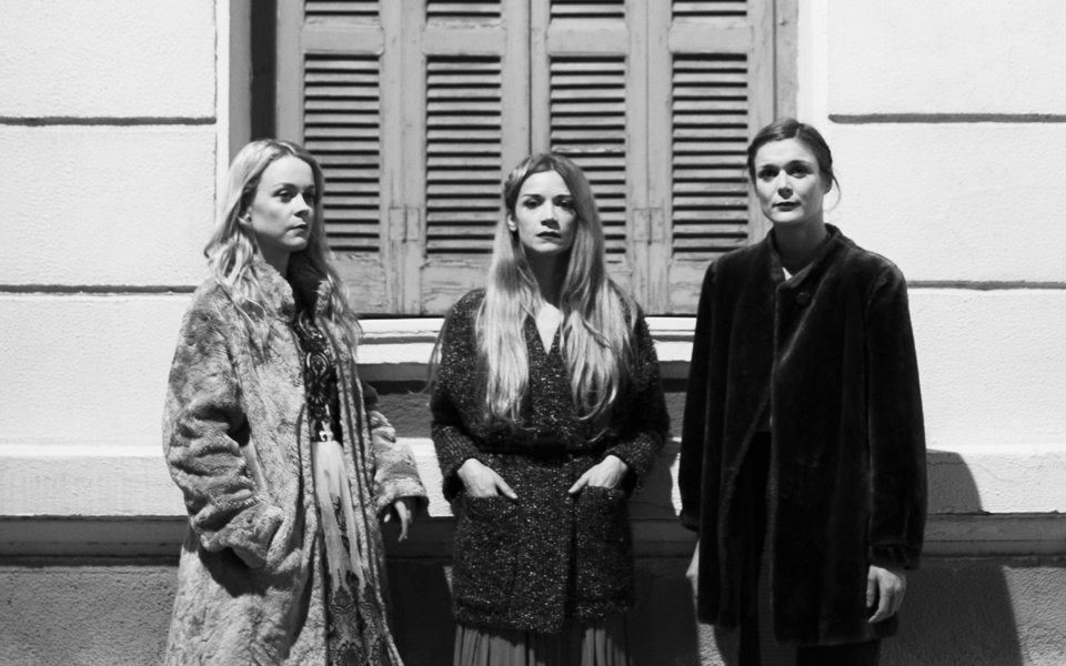 οι-τρεις-αδερφές-στην-ελλάδα-2121890