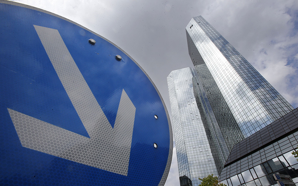 επικίνδυνο-κοκτέιλ-βυθίζει-τις-ευρ-2122035