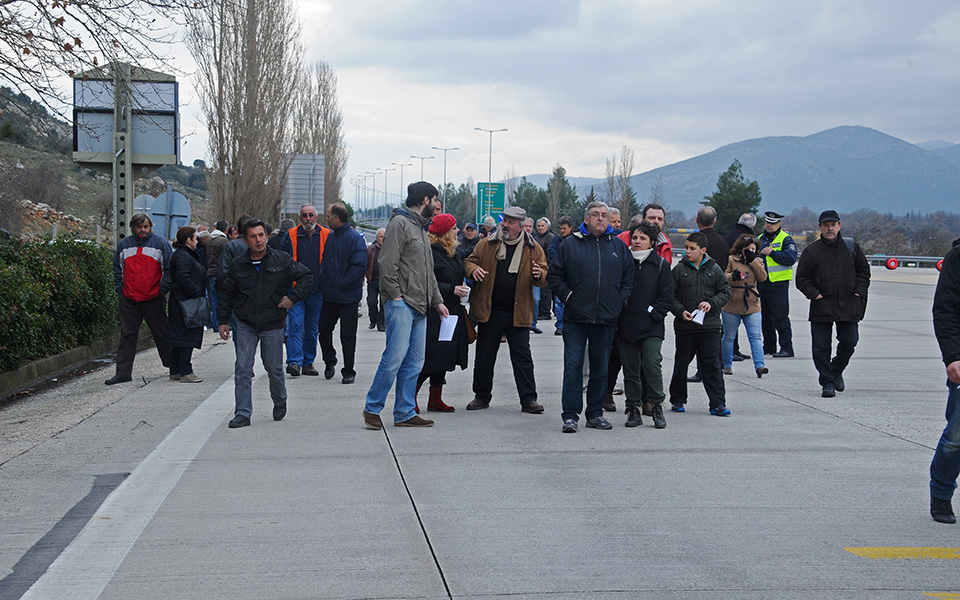 σπάρτη-αγρότες-εισέβαλαν-στα-γραφεία-2121100