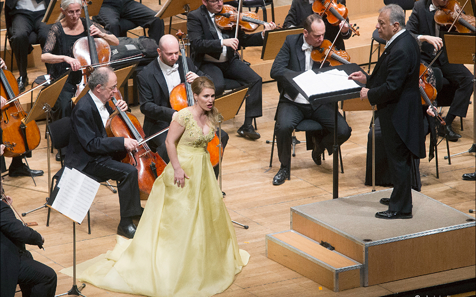 ο-ζούμπιν-μέτα-ξανά-στο-μέγαρο-2124240