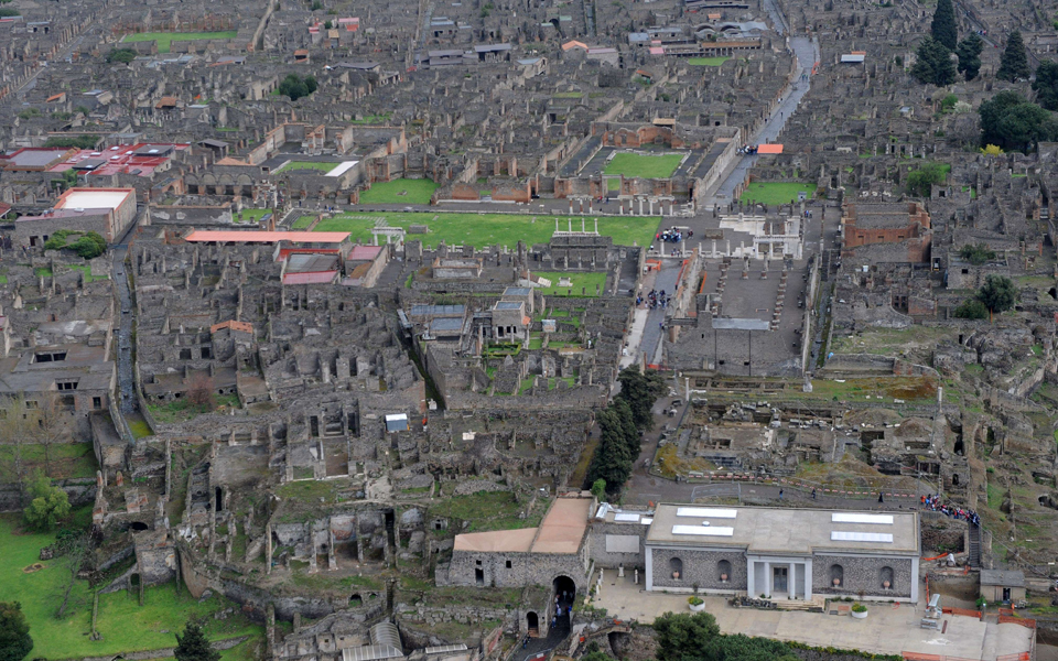 φτερούγισμα-πάνω-από-το-παρελθόν-2123912