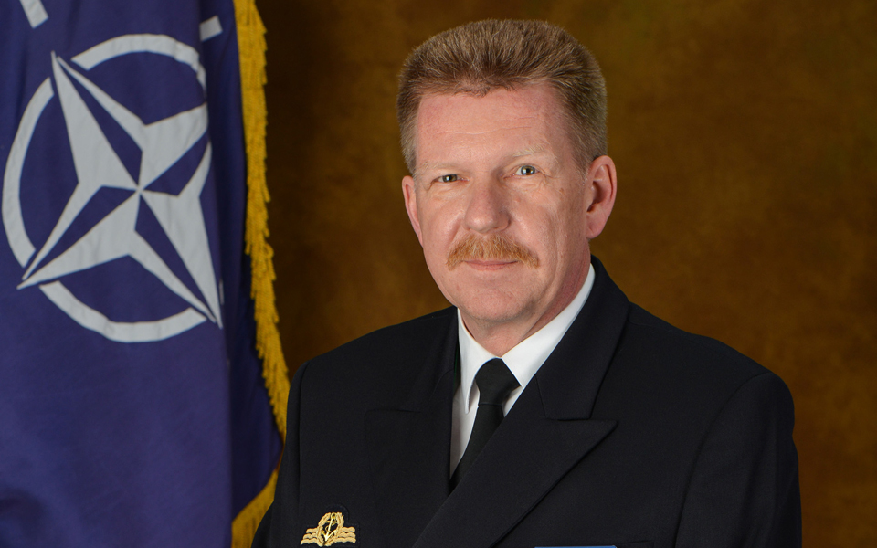 ο-ναύαρχος-με-το-βιβλίο-και-τη-σκακιέρα-2123195