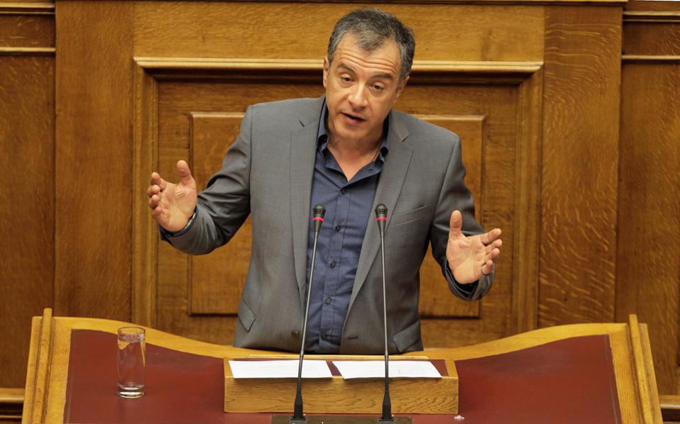 επίθεση-κατά-μαξίμου-για-τις-άδειες-απ-2122333