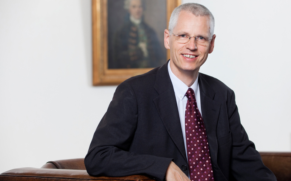 χ-σμίτινγκ-η-παράταση-της-αβεβαιότητα-2121114