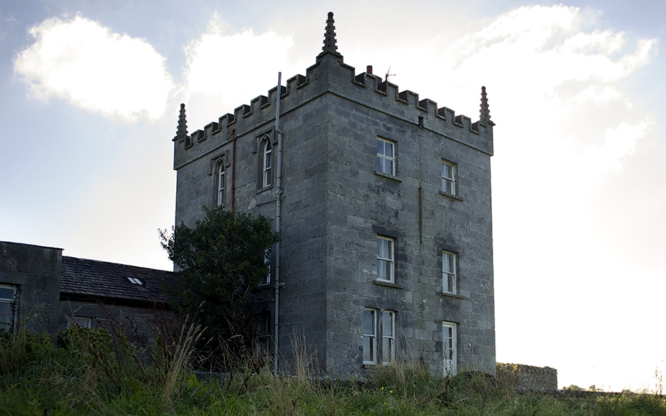 στο-σφυρί-εκατοντάδες-μεσαιωνικά-κ-2122073