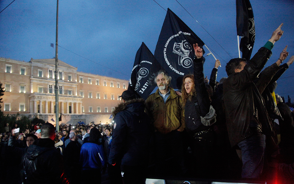 στα-μπλόκα-επιστρέφουν-οι-αγρότες-2122189