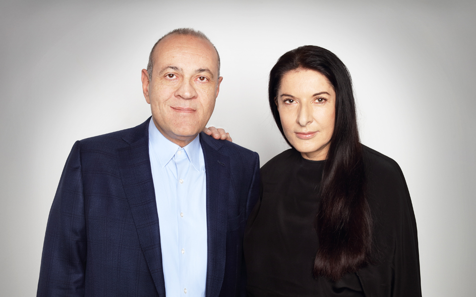 μ-αμπράμοβιτς-ο-καλλιτέχνης-φέρνει-οξ-2124696