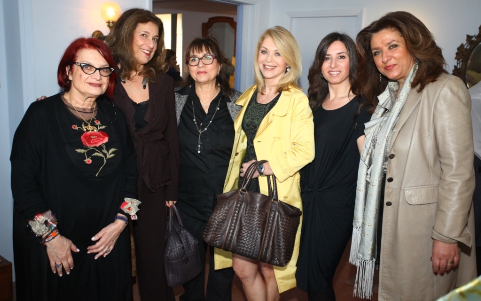 apivita-γεύμα-γυναικών-2124412