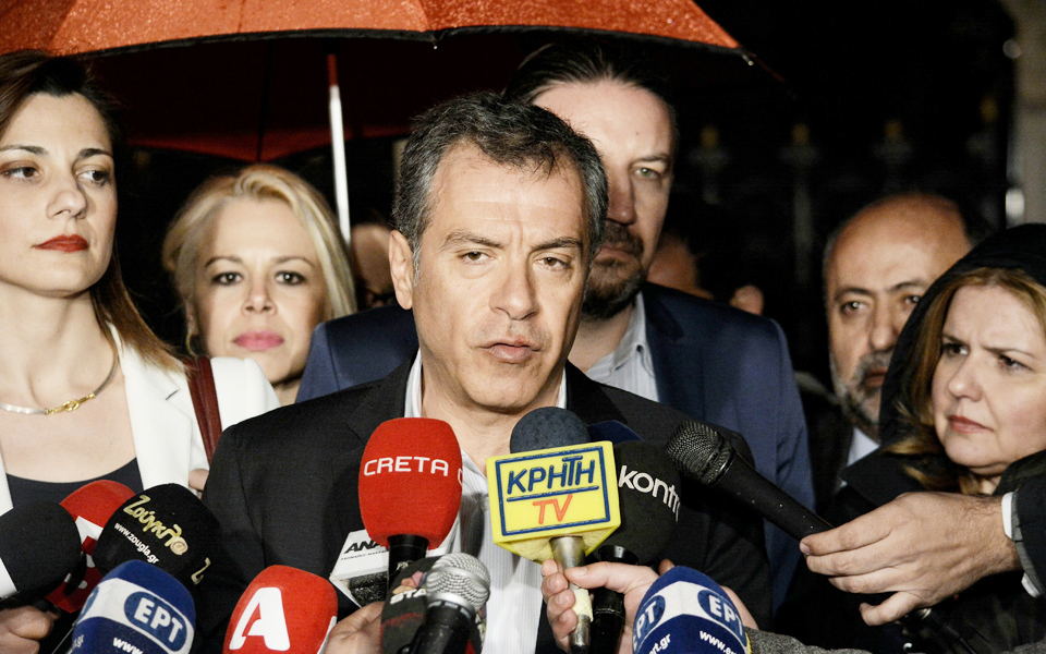 στ-θεοδωράκης-ικανοποίηση-επειδή-υιο-2124997