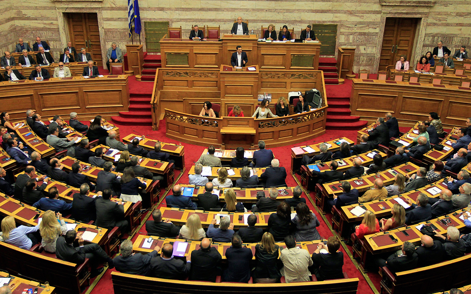 μετωπική-σύγκρουση-στη-βουλή-2128049