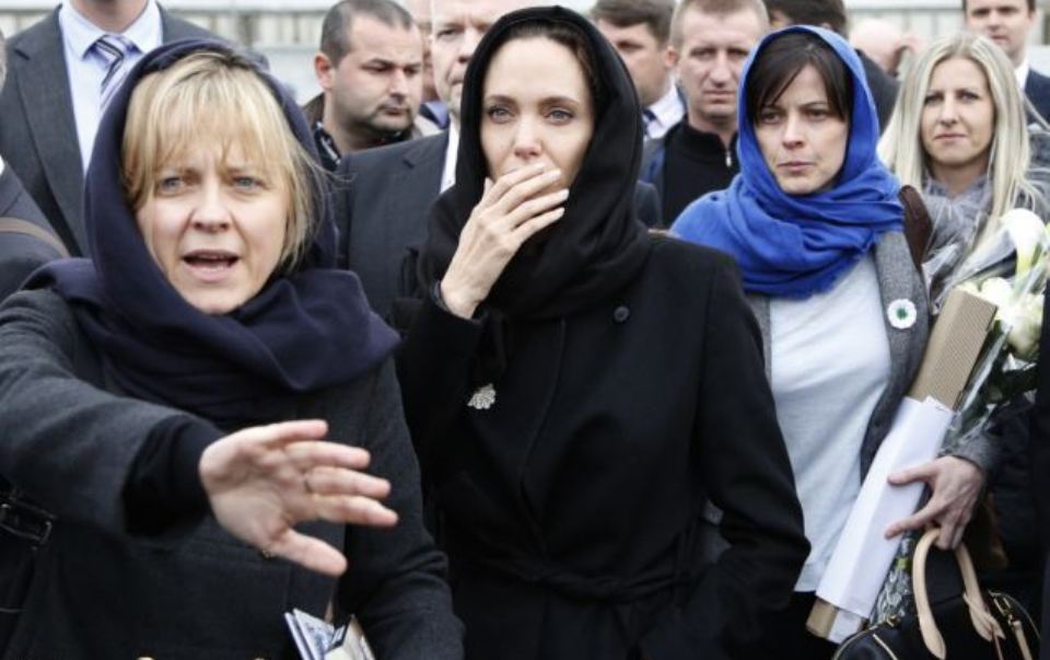 στη-λέσβο-η-αντζελίνα-τζολί-2126144