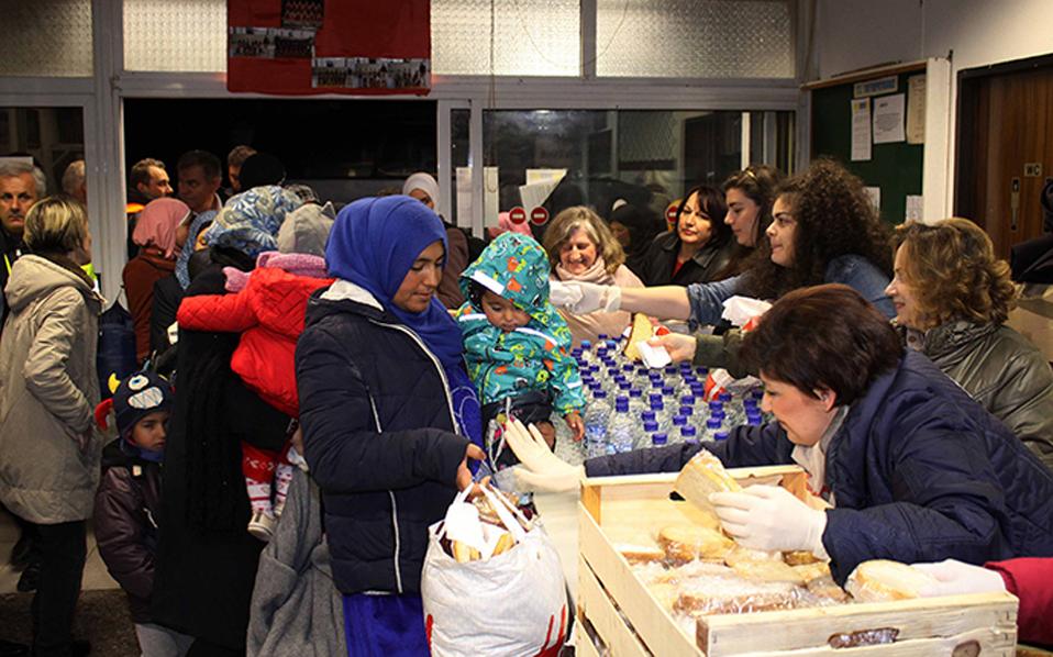 θερμή-υποδοχή-των-προσφύγων-στην-κόνι-2125967