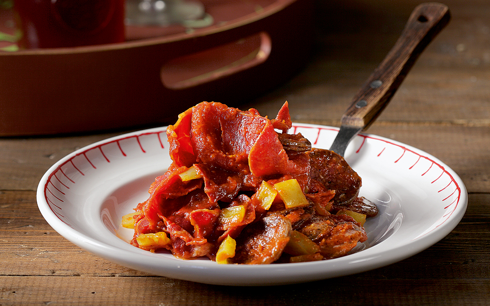 σουτζούκι-και-παστουρμάς-σε-σάλτσα-απ-2124411