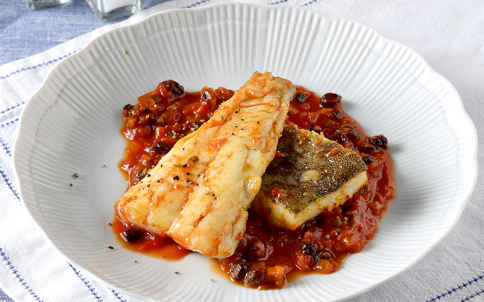 μπακαλιάρος-με-δαμάσκηνα-σκοπέλου-κα-2126619