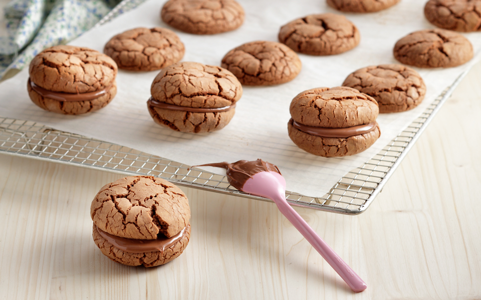 μπισκότα-με-μερέντα-στη-ζύμη-και-τη-γέμ-2128297