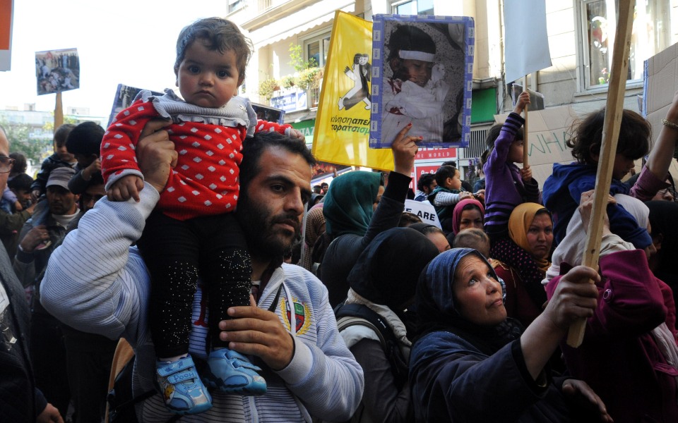 χιλιάδες-πρόσφυγες-διαδήλωσαν-για-το-2126888