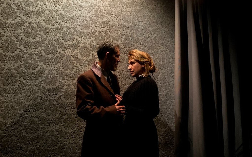 ανήλικες-σχέσεις-ενηλίκων-2125743