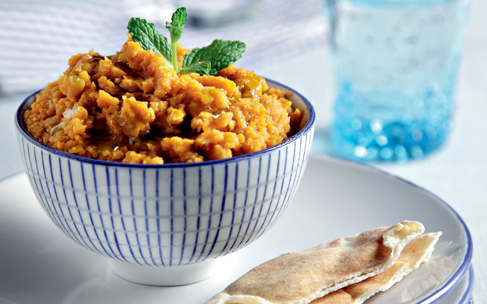 φάβα-κοκκινιστή-με-μυρωδικά-2125830