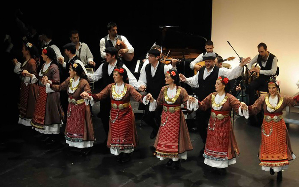 αποκριάτικοι-ασπασμοί-2125951