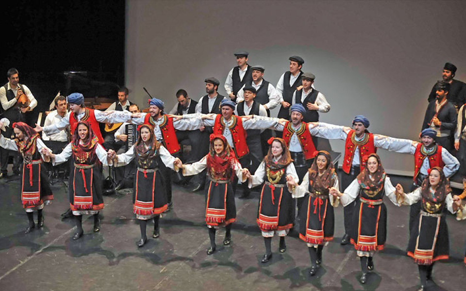χορευτική-ομάδα-λυκείου-ελληνίδων-2124926