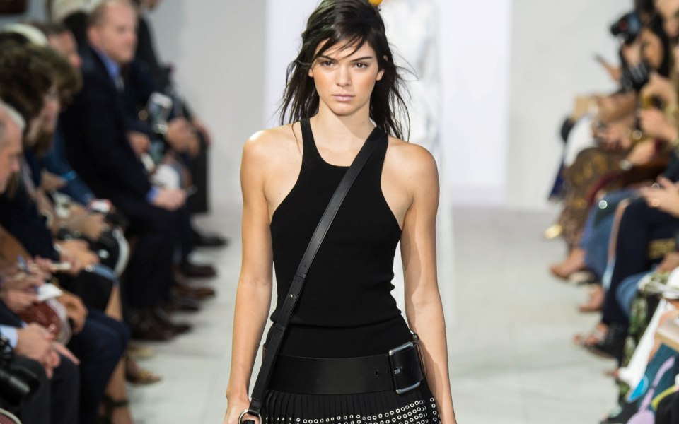 midi-φούστες-για-στιλάτες-εμφανίσεις-2124784