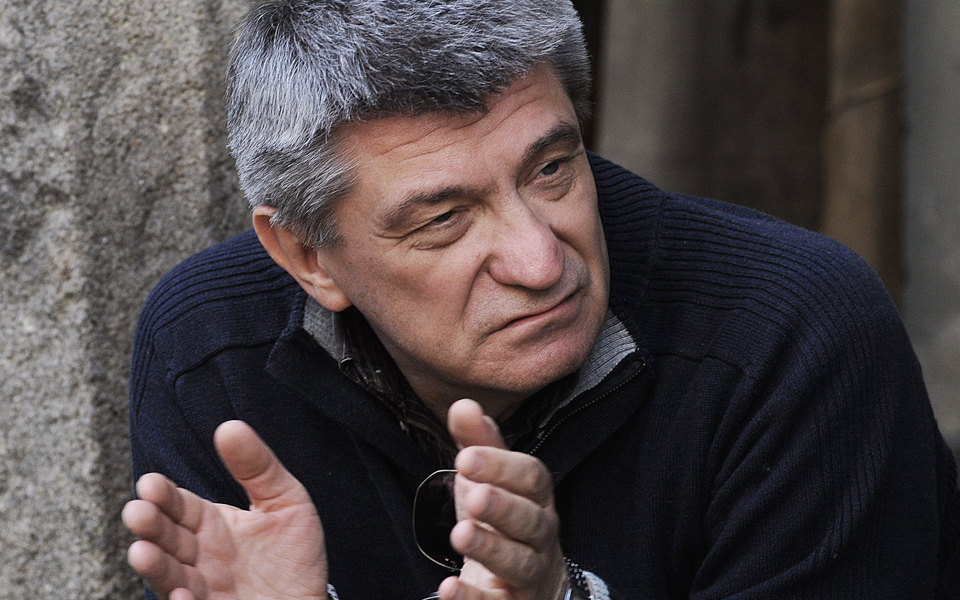 αλ-σοκούροφ-μέσα-σε-πολλούς-ανθρώπους-2127619