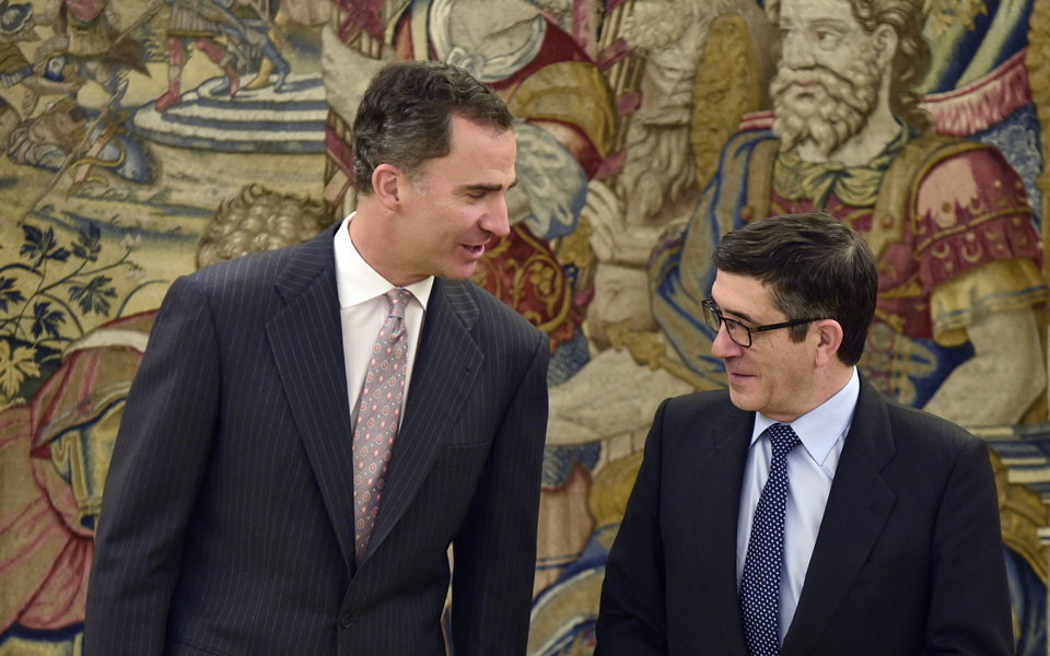 ο-ισπανός-βασιλιάς-παγώνει-τις-διερ-2125300