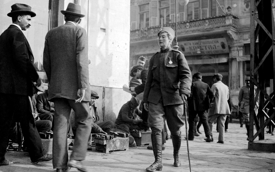 ο-ποιητής-ναπολέων-λαπαθιώτης-στη-θεσ-2127537