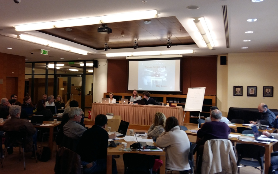 η-wikipedia-χορεύει-παραδοσιακό-συρτό-2127551