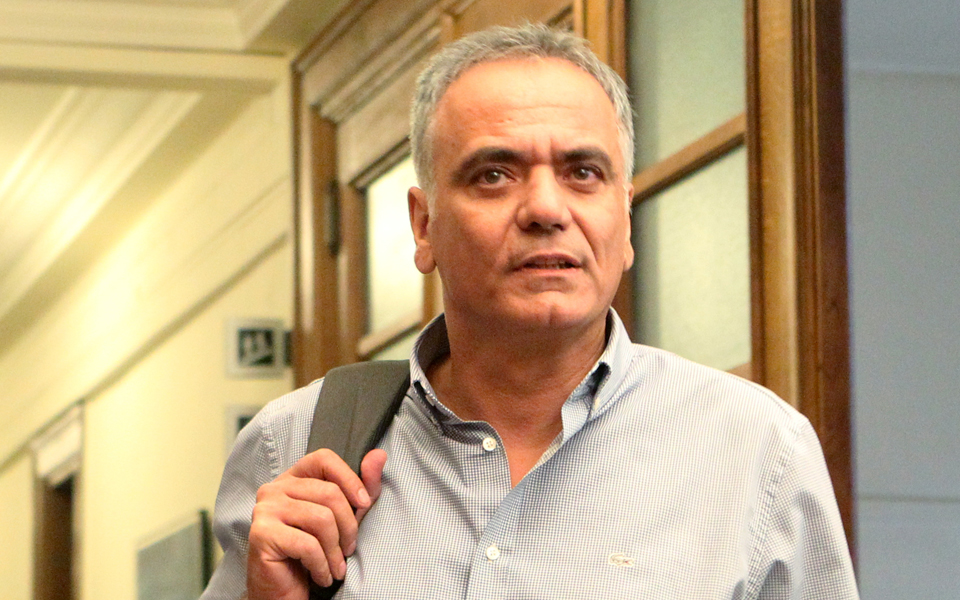 τα-γραπτά-μένουν-2128596