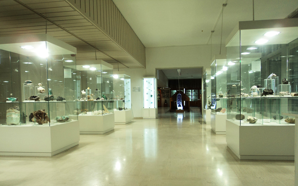 διασκεδαστική-γνωριμία-με-τα-πετρώμα-2129607