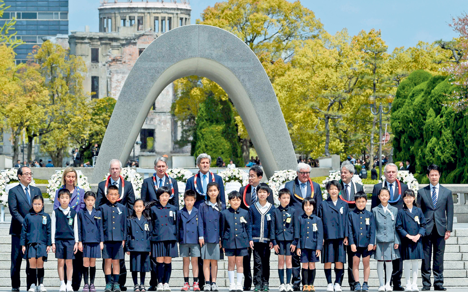 ιστορική-επίσκεψη-κέρι-στο-μνημείο-τη-2129870
