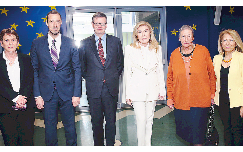 η-επίσκεψη-του-πρέσβη-του-καναδά-στην-ο-2130127