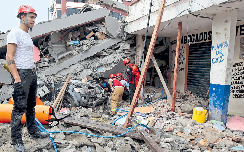 ισημερινός-στους-413-έφτασαν-οι-νεκροί-α-2130930