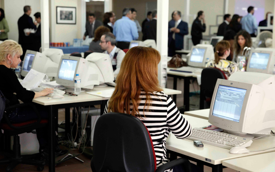 εξωπραγματικές-εισφορές-θα-σώσουν-το-2132096