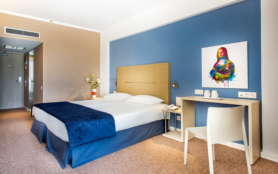 hi-tech-εξοπλισμός-στο-airotel-alexandros-2129291