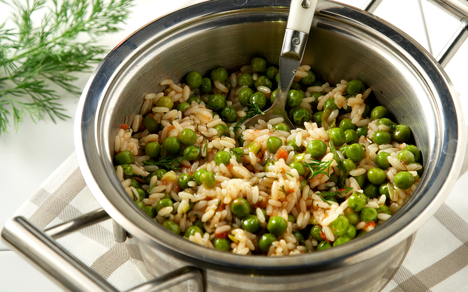 αρακάς-κοκκινιστός-με-ρύζι-2130845