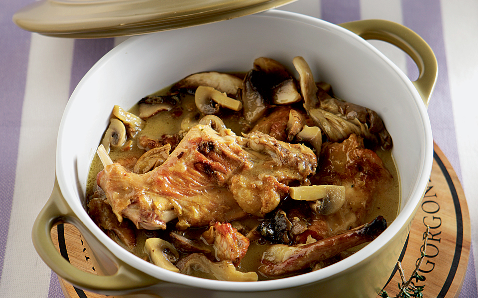 κουνέλι-με-μανιτάρια-στην-κατσαρόλα-2129401