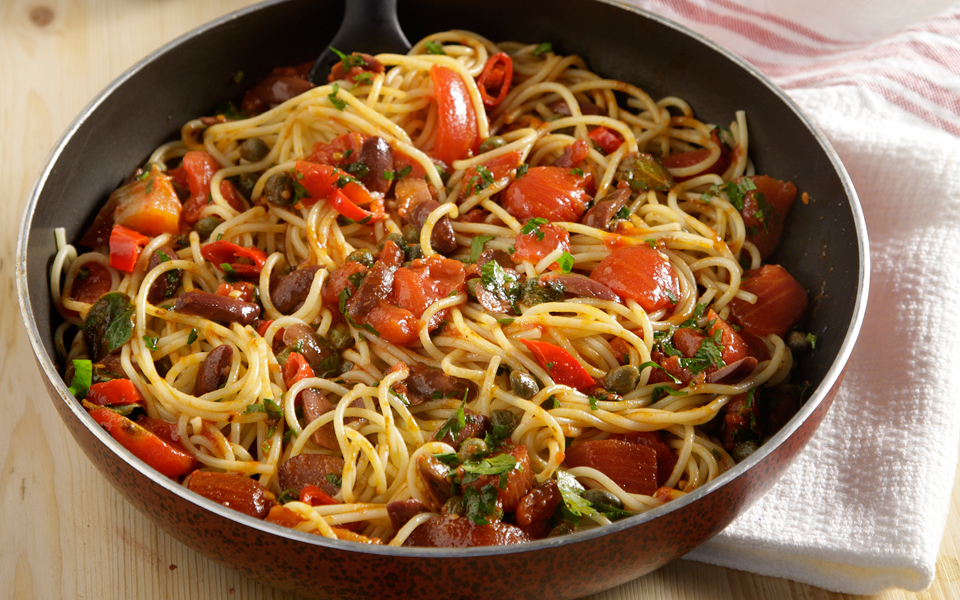 σπαγκέτι-puttanesca-με-ντομάτα-του-κουτιού-2131107
