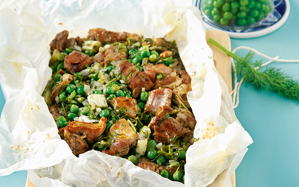 αρνί-ξεκοκαλισμένο-στη-λαδόκολλα-με-α-2131165