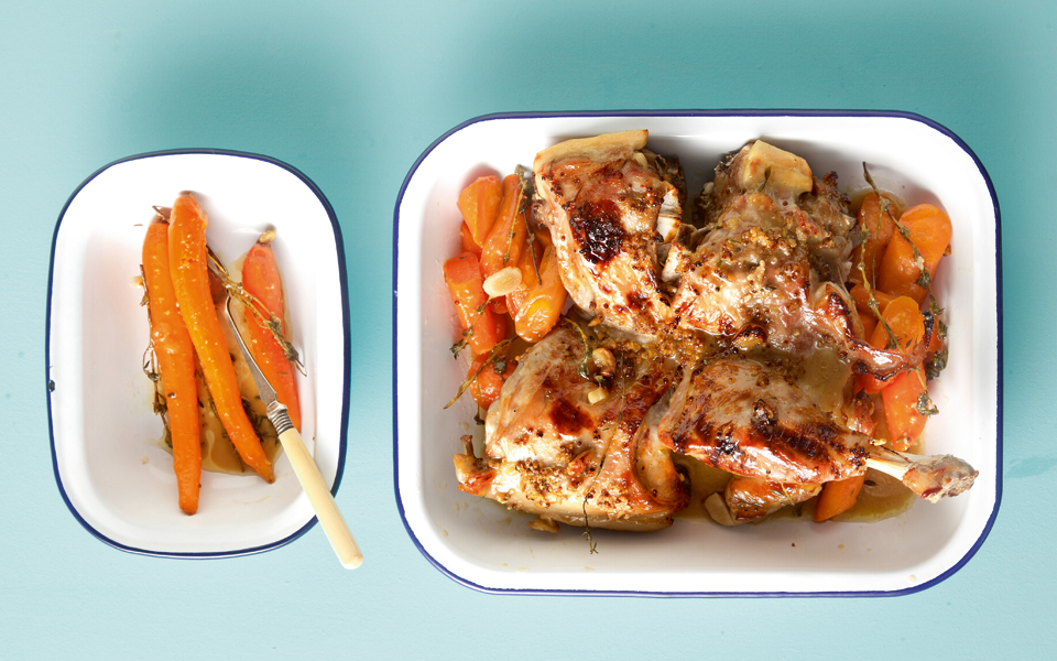 κατσίκι-με-θυμάρι-και-καρότα-στη-γάστρ-2131359