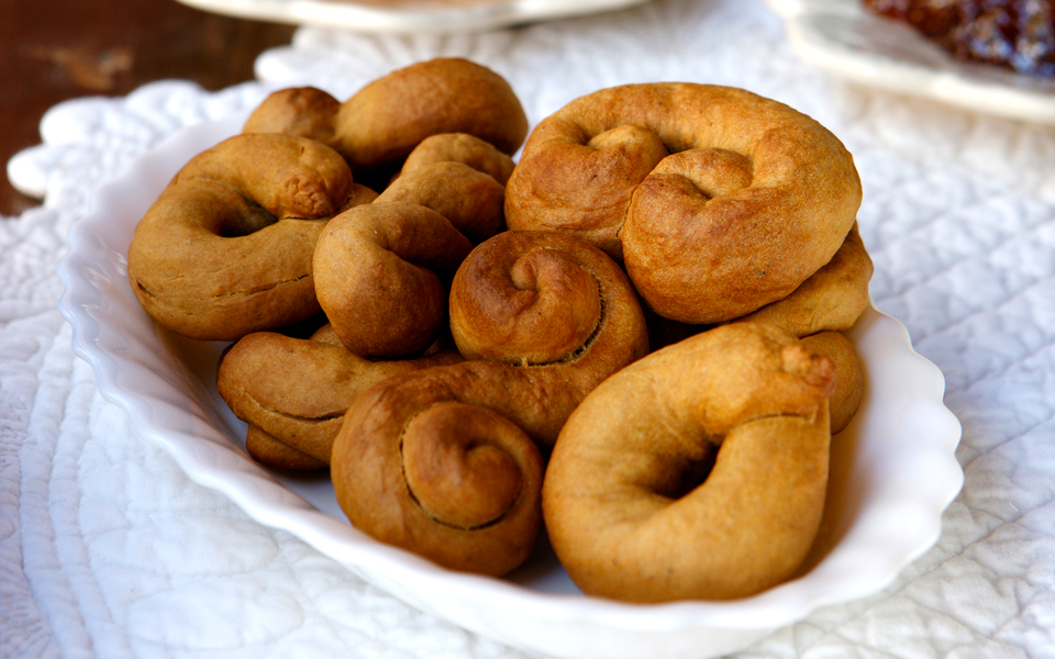 ανεβατά-κουλούρια-με-πετιμέζι-2131131