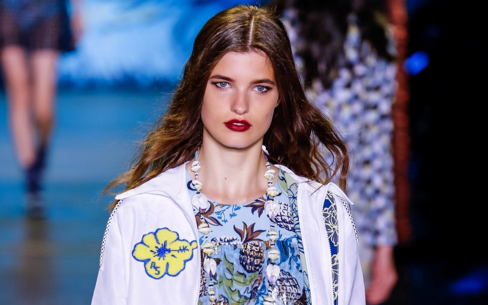 λαμπερά-μαλλιά-περιποίηση-και-προστα-2128657