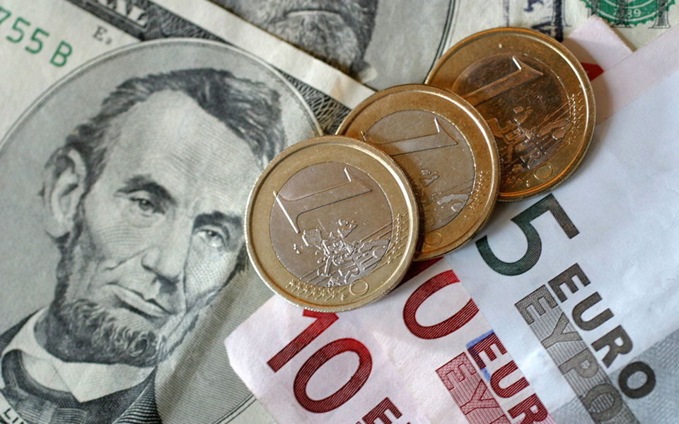 helicopter-money-ή-μποτίλιες-με-χαρτονομίσματα-2129740